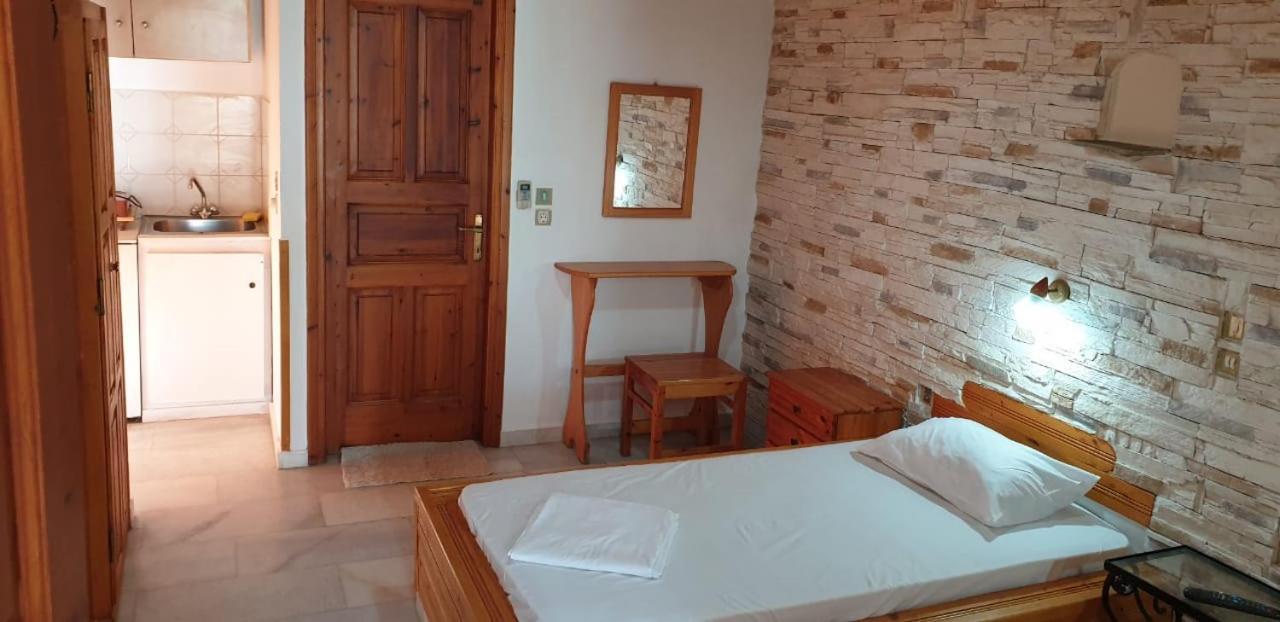 Naxos City Evi Studios & Apartments מראה חיצוני תמונה